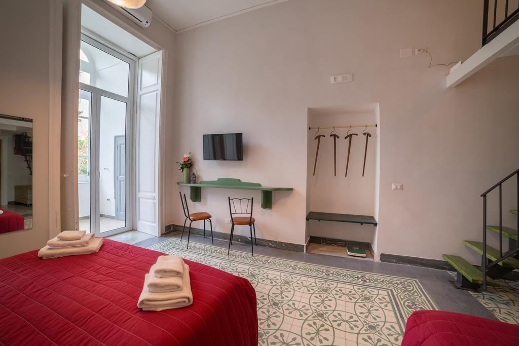 The Foria House By House In Naples Bed and Breakfast Værelse billede